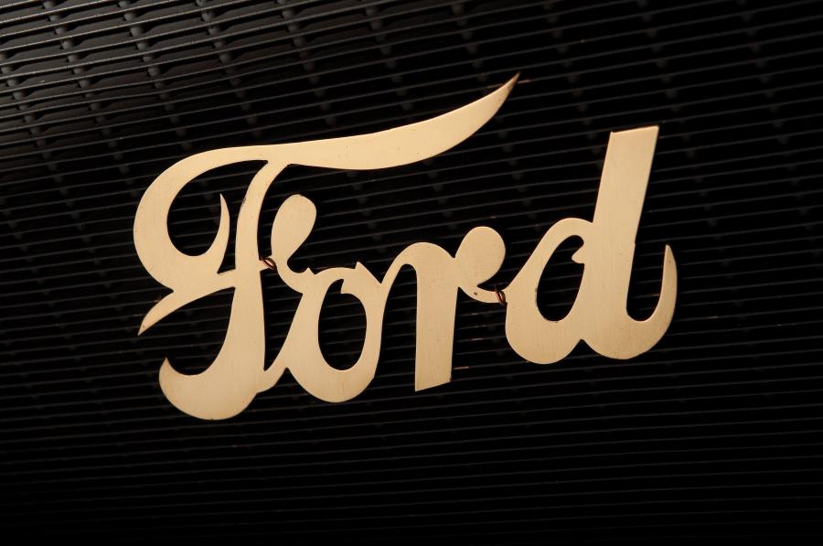  Ford Model T Touring 1912 года  (фото 2 из 3)